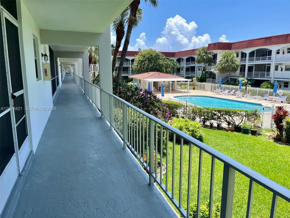 581 Blue Heron Dr #212-B Hallandale Beach, FL 33009