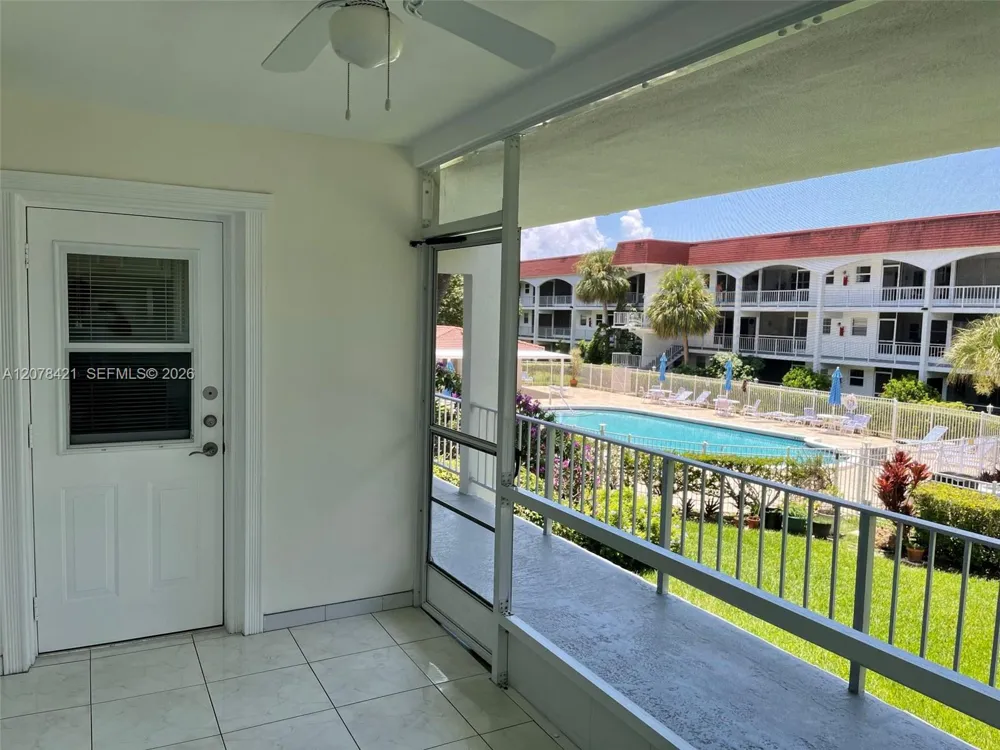 581 Blue Heron Dr #212-B Hallandale Beach, FL 33009