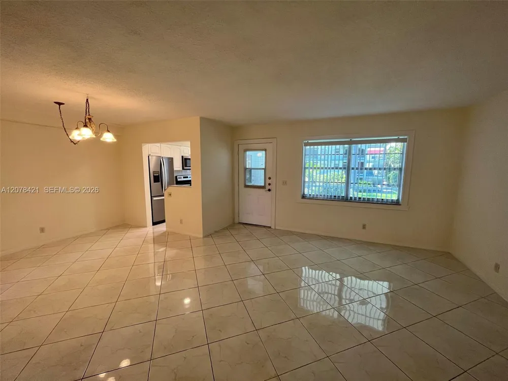 581 Blue Heron Dr #212-B Hallandale Beach, FL 33009