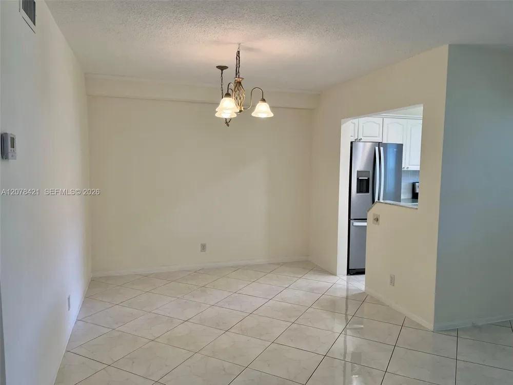 581 Blue Heron Dr #212-B Hallandale Beach, FL 33009