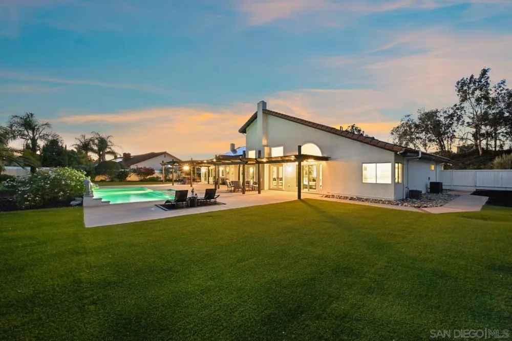 12893 Palisades Court Poway, CA 92064