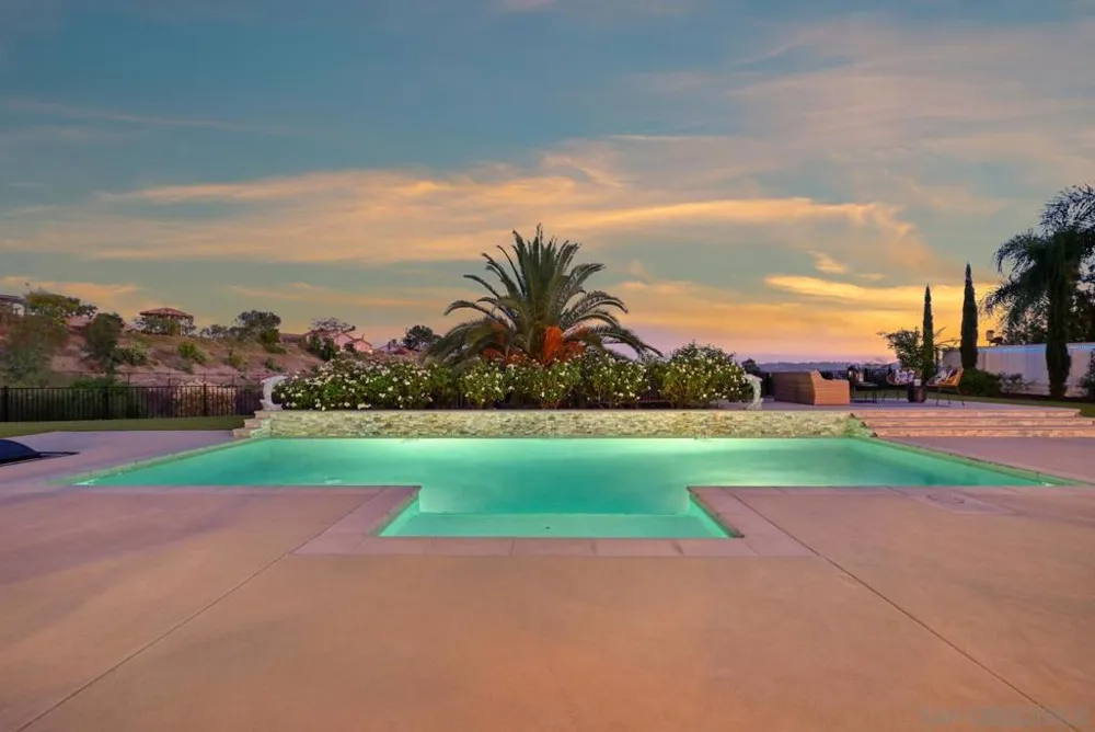 12893 Palisades Court Poway, CA 92064