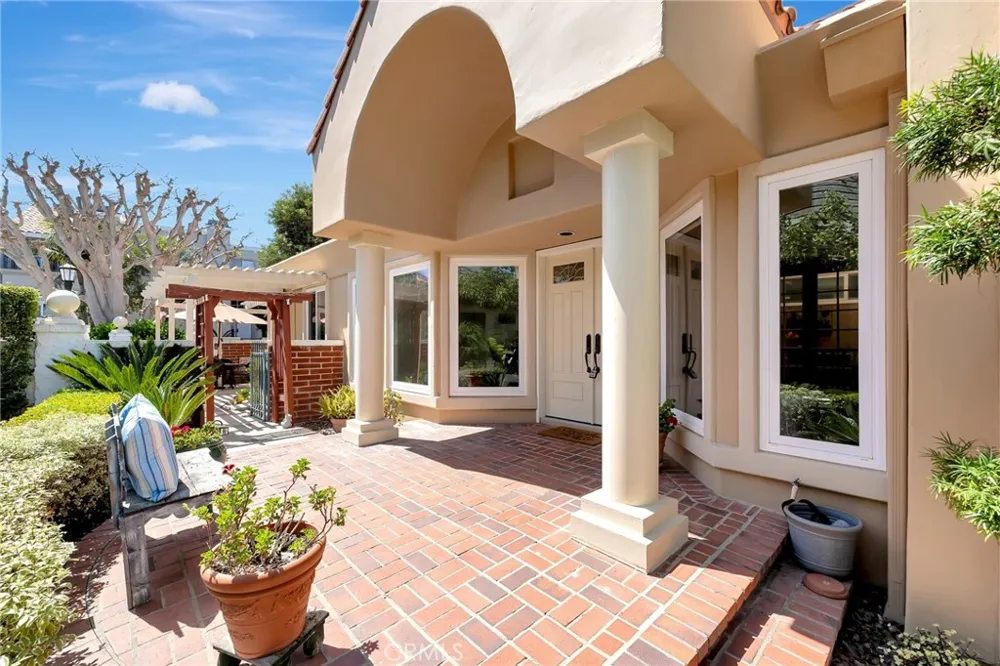 6062 Eaglecrest Drive Huntington Beach, CA 92648