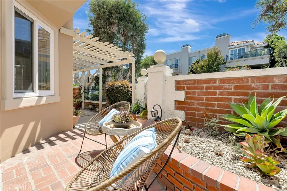 6062 Eaglecrest Drive Huntington Beach, CA 92648