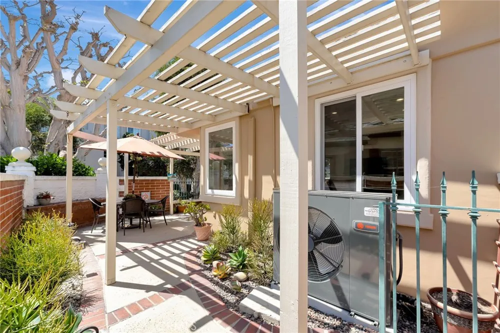 6062 Eaglecrest Drive Huntington Beach, CA 92648