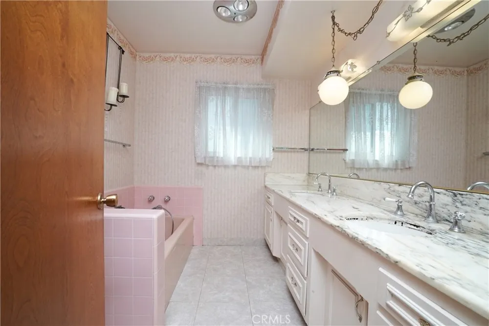 8635 Muller Downey, CA 90241