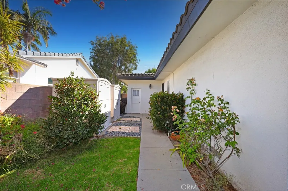 8635 Muller Downey, CA 90241