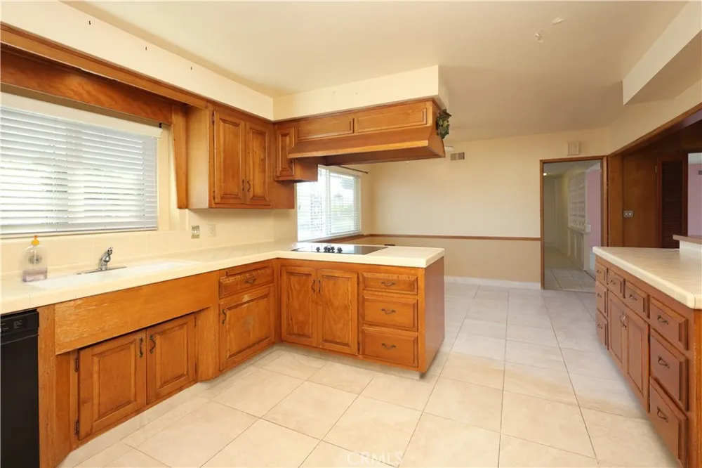 8635 Muller Downey, CA 90241