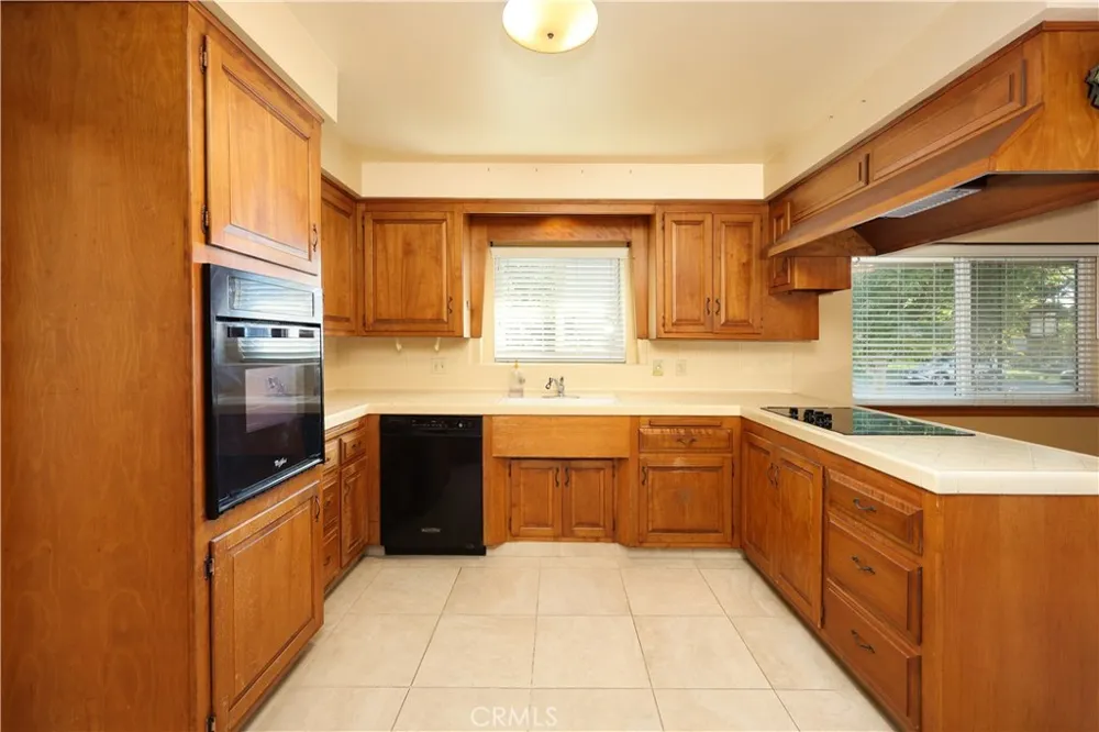 8635 Muller Downey, CA 90241