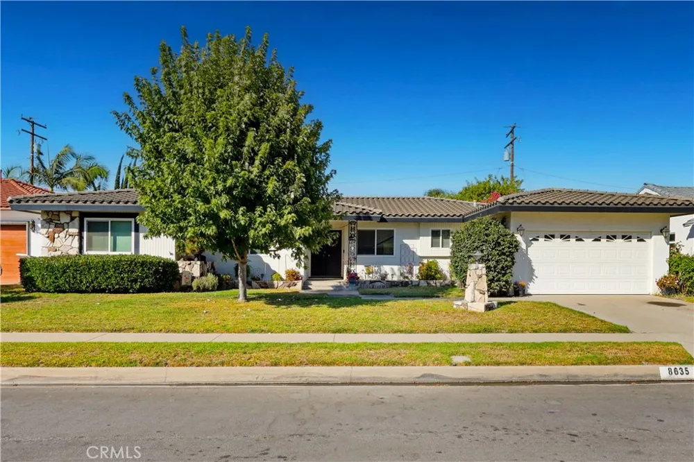 8635 Muller Downey, CA 90241