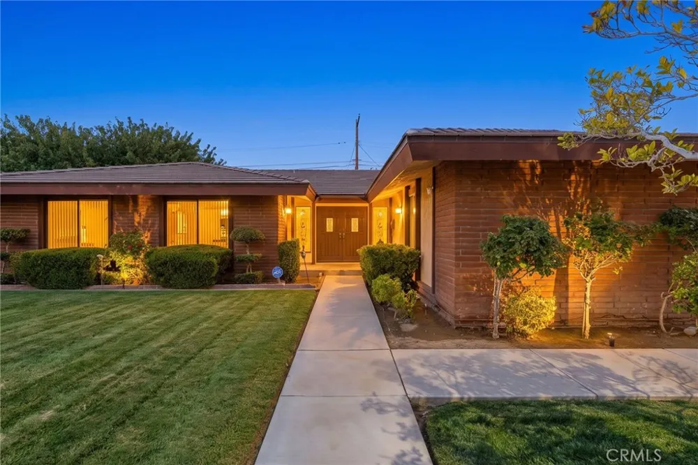 44608 Loneoak Avenue Lancaster, CA 93534