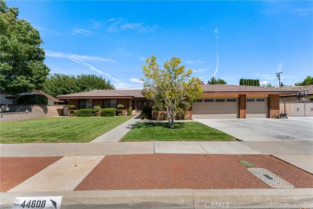 44608 Loneoak Avenue Lancaster, CA 93534