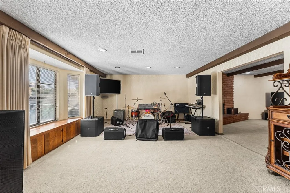 44608 Loneoak Avenue Lancaster, CA 93534