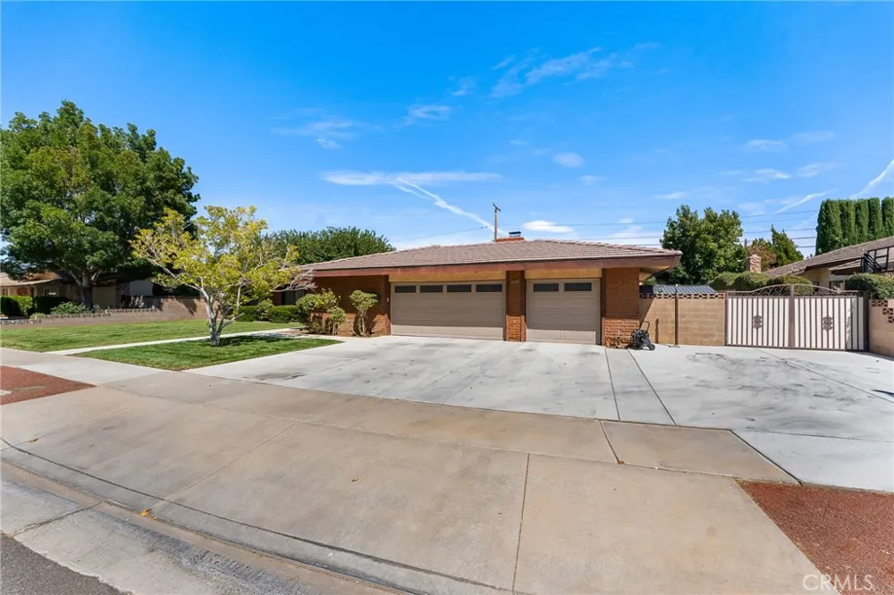 44608 Loneoak Avenue Lancaster, CA 93534