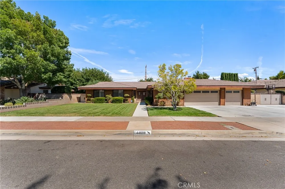 44608 Loneoak Avenue Lancaster, CA 93534
