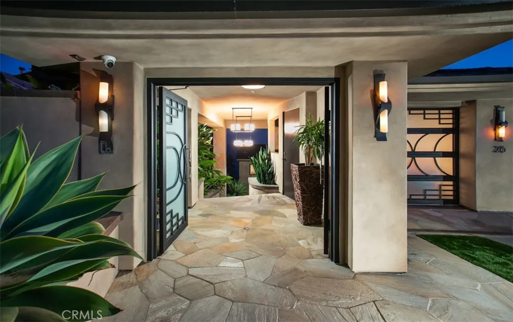 26 S La Senda Drive Laguna Beach, CA 92651