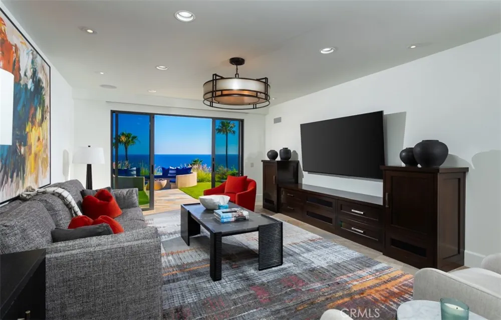 26 S La Senda Drive Laguna Beach, CA 92651