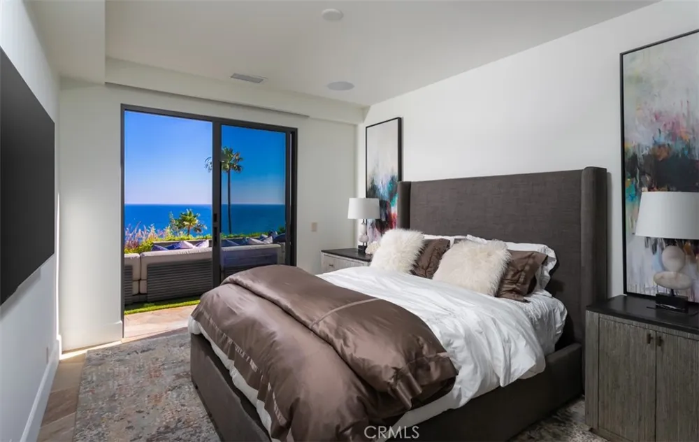 26 S La Senda Drive Laguna Beach, CA 92651