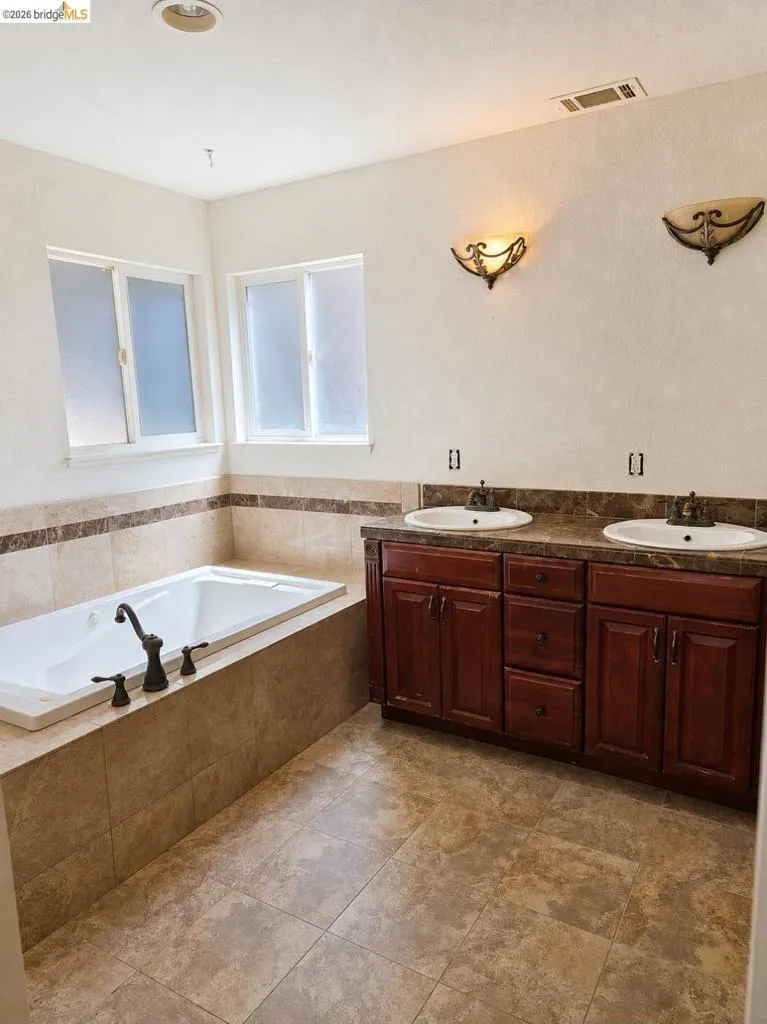 1480 Delwood St Vallejo, CA 94591