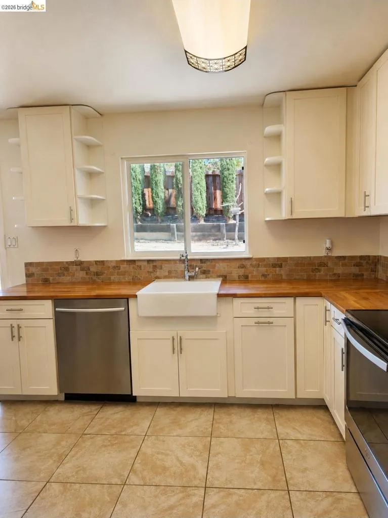 1480 Delwood St Vallejo, CA 94591