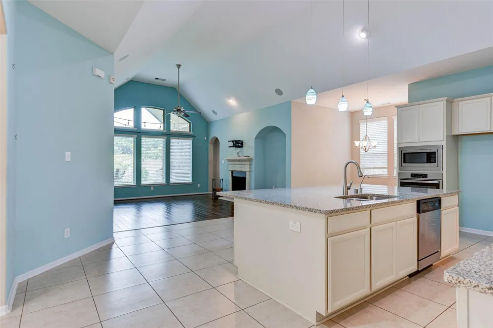 2603 Deerwood Heights Lane Manvel, TX 77578