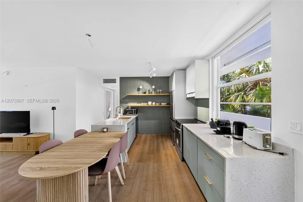 301 Ocean Dr #201 Miami Beach, FL 33139