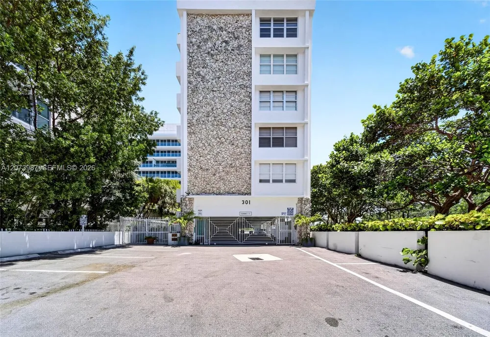301 Ocean Dr #201 Miami Beach, FL 33139