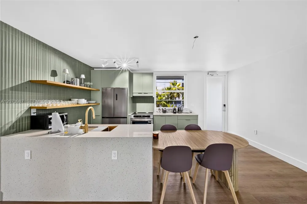 301 Ocean Dr #201 Miami Beach, FL 33139