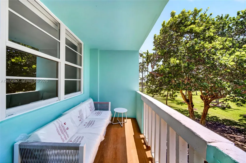 301 Ocean Dr #201 Miami Beach, FL 33139