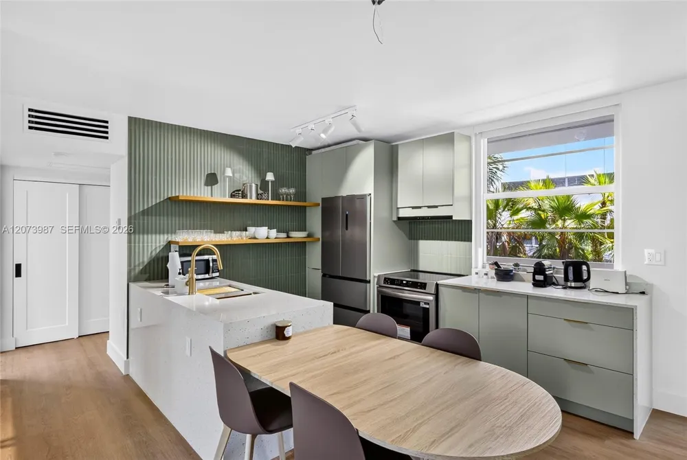 301 Ocean Dr #201 Miami Beach, FL 33139