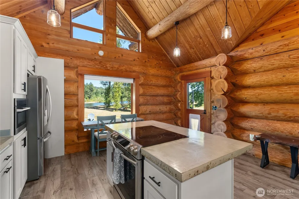 449 Collins Road Toledo, WA 98591