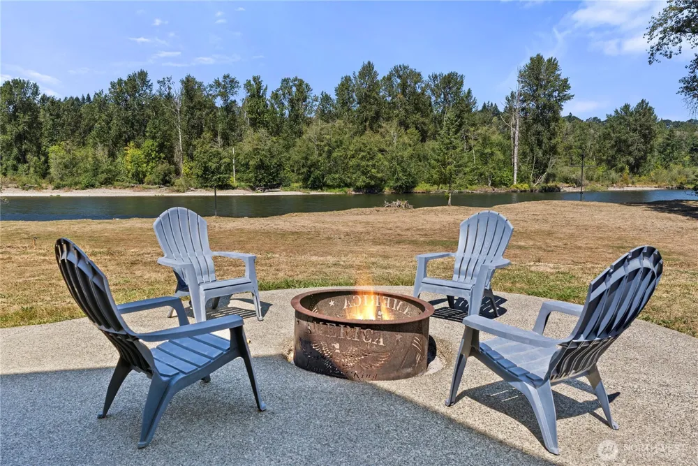 449 Collins Road Toledo, WA 98591