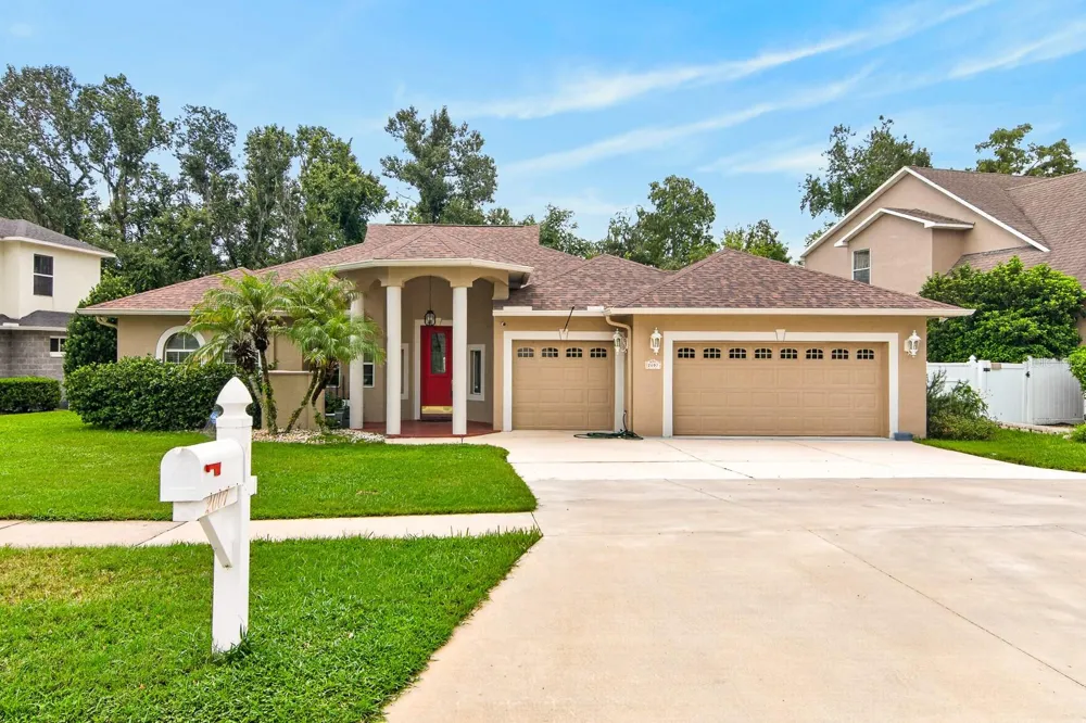2007 RIVER CROSSING DRIVE Valrico, FL 33596
