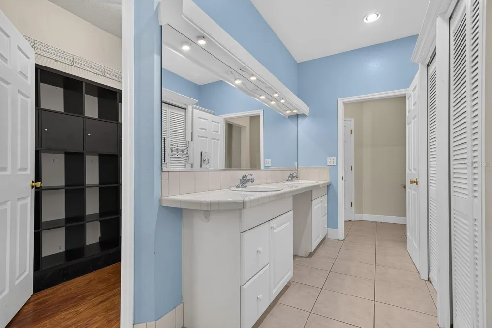 2007 RIVER CROSSING DRIVE Valrico, FL 33596