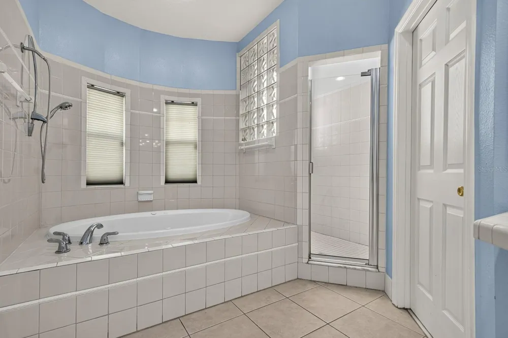 2007 RIVER CROSSING DRIVE Valrico, FL 33596