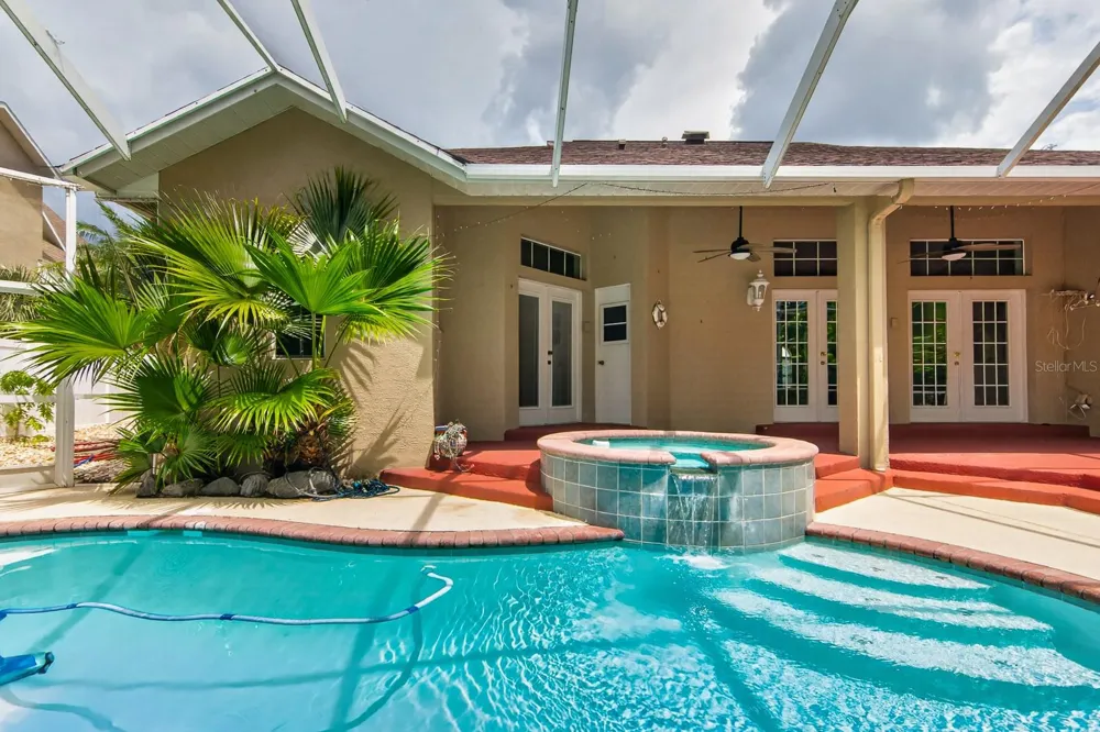 2007 RIVER CROSSING DRIVE Valrico, FL 33596