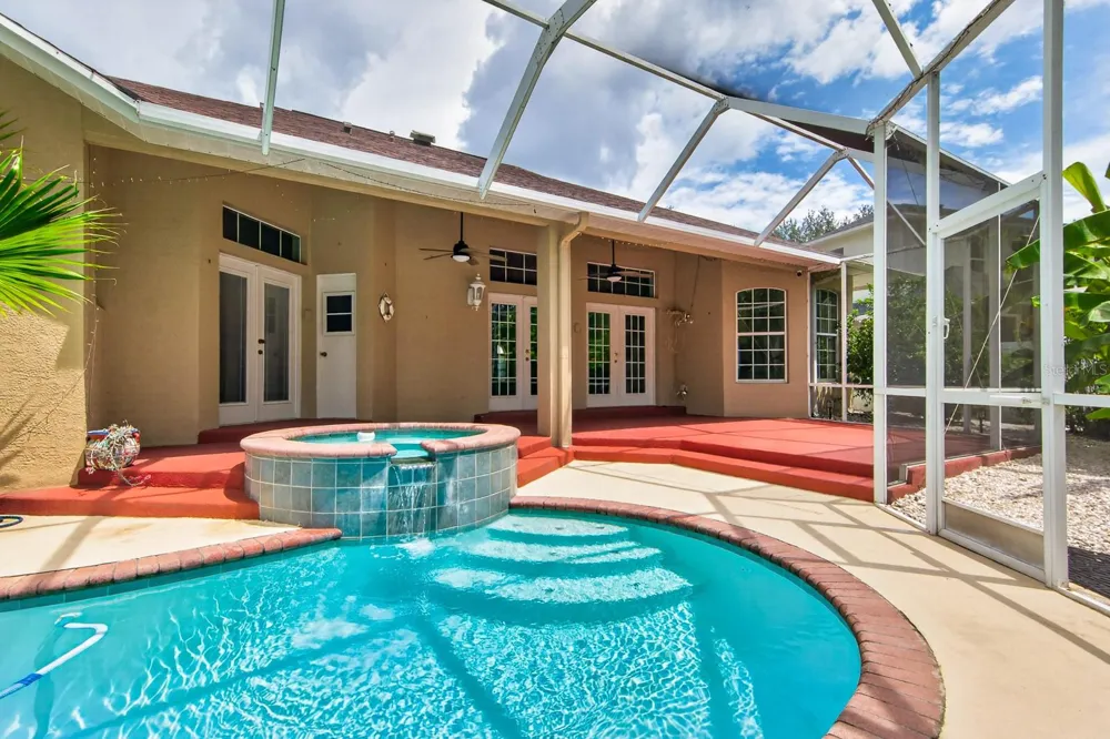 2007 RIVER CROSSING DRIVE Valrico, FL 33596