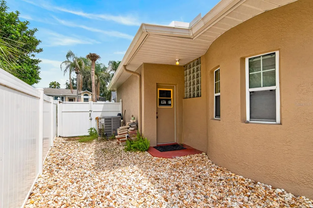 2007 RIVER CROSSING DRIVE Valrico, FL 33596