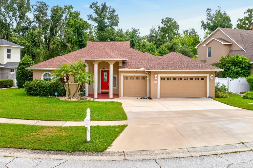 2007 RIVER CROSSING DRIVE Valrico, FL 33596