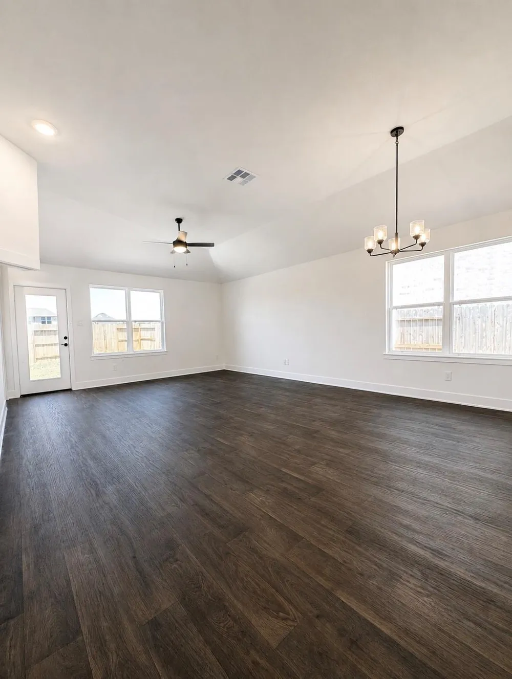 2039 Emerald Lake Trail Dayton, TX 77535