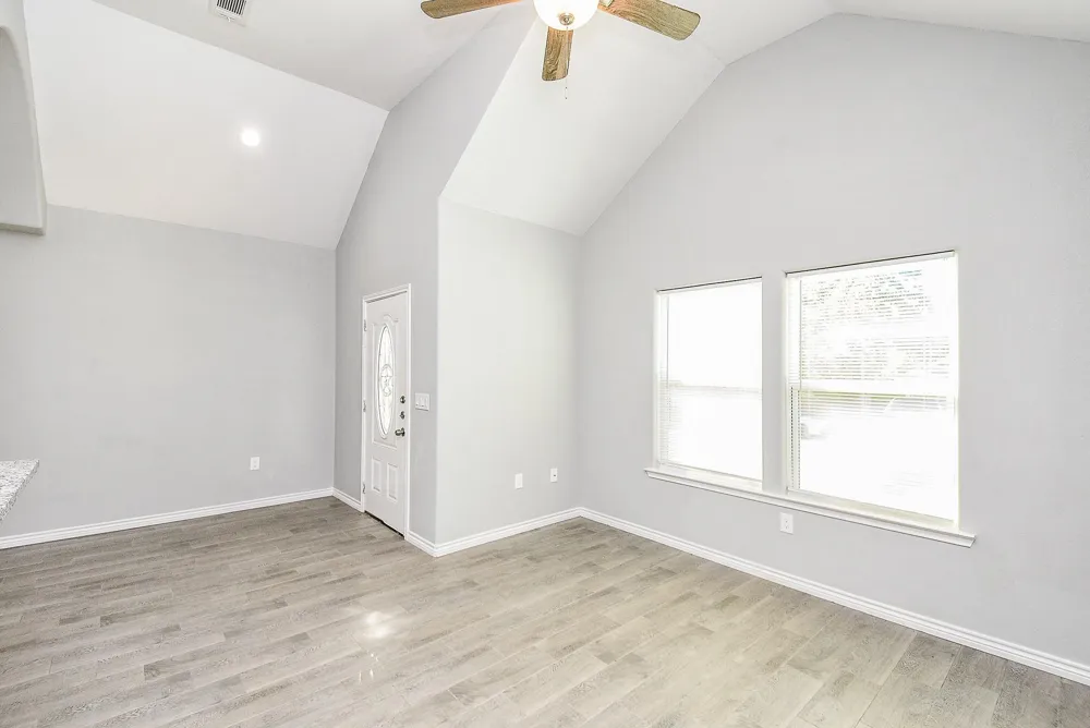 16948 W Ivanhoe Montgomery, TX 77316