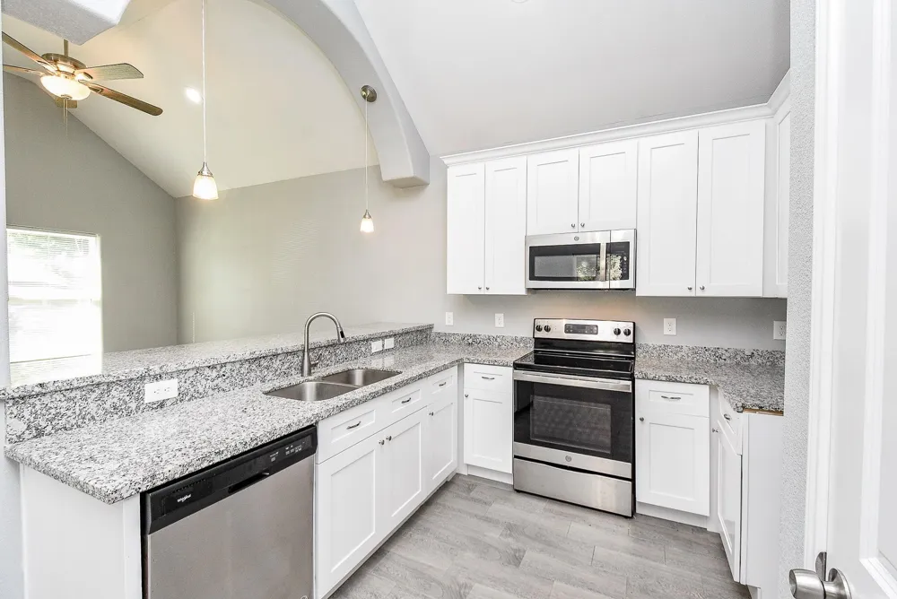 16948 W Ivanhoe Montgomery, TX 77316