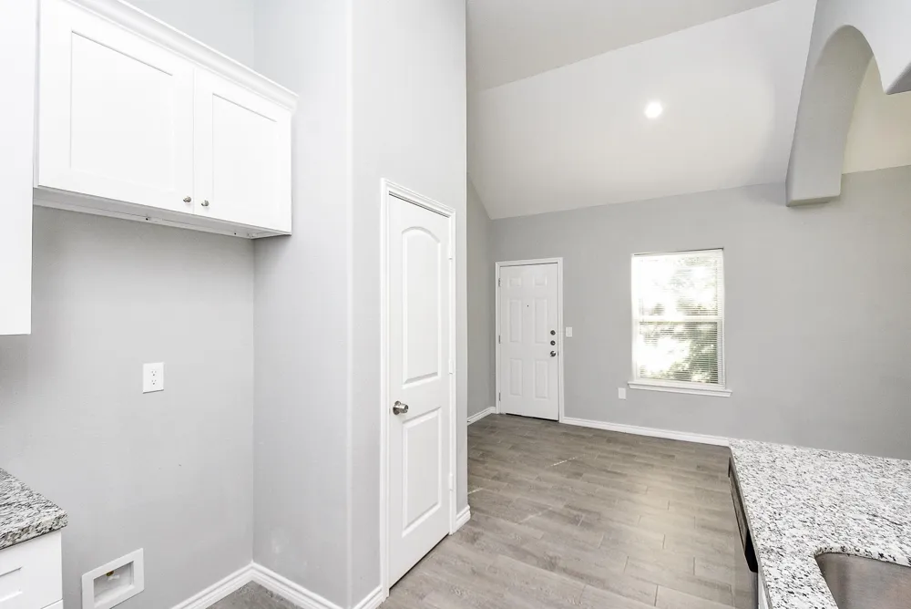 16948 W Ivanhoe Montgomery, TX 77316