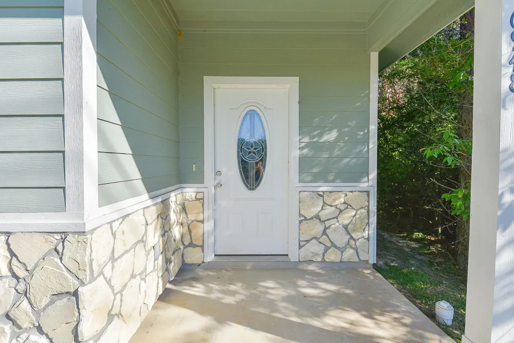 16948 W Ivanhoe Montgomery, TX 77316