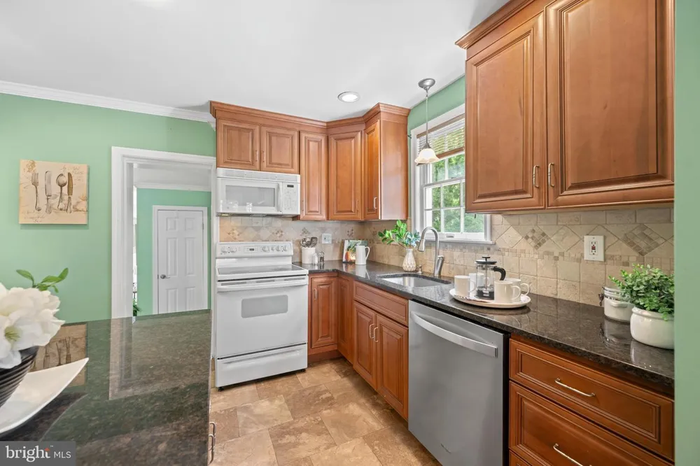 77 FOREST ROAD Springfield, PA 19064