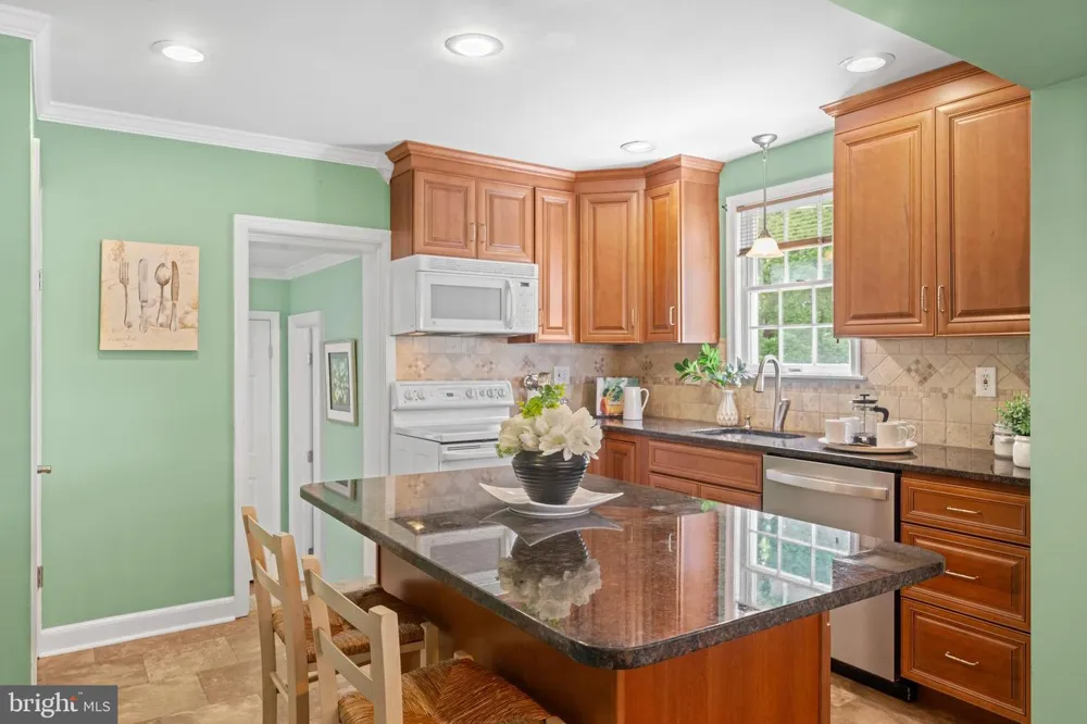 77 FOREST ROAD Springfield, PA 19064