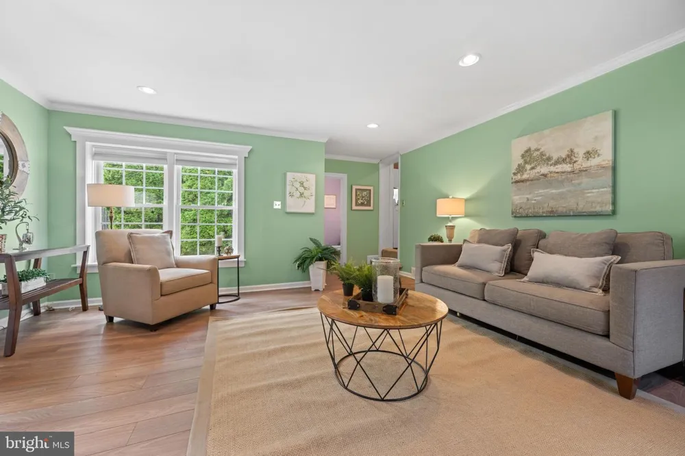 77 FOREST ROAD Springfield, PA 19064