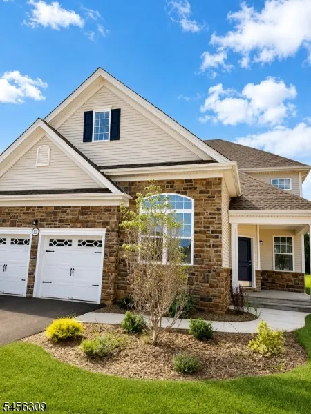 12 Spratt Ct