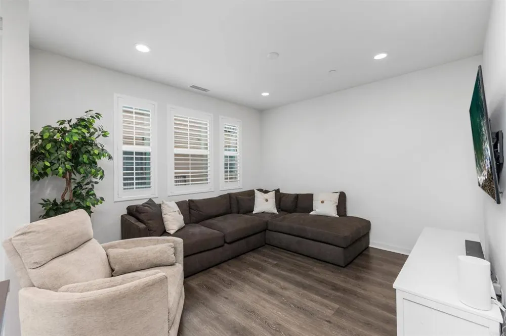 328 Waverunner Court Santee, CA 92071