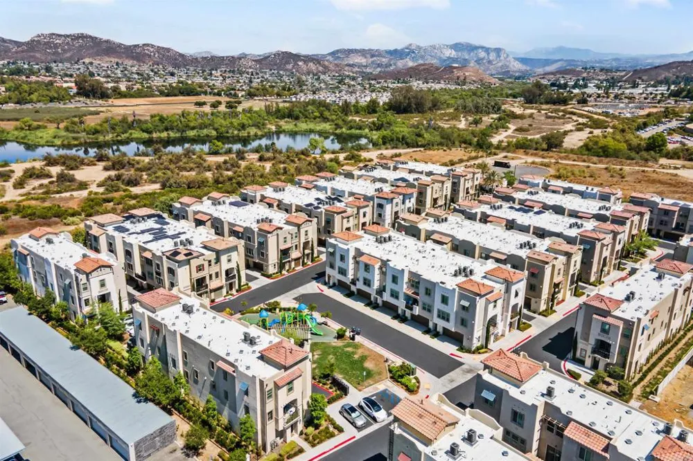328 Waverunner Court Santee, CA 92071